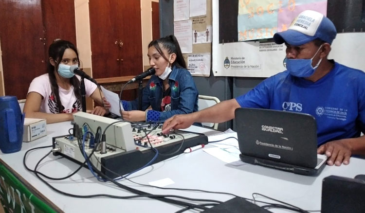 Fotografía Jóvenes de Misión Chaqueña cuentan con su propia radio escolar