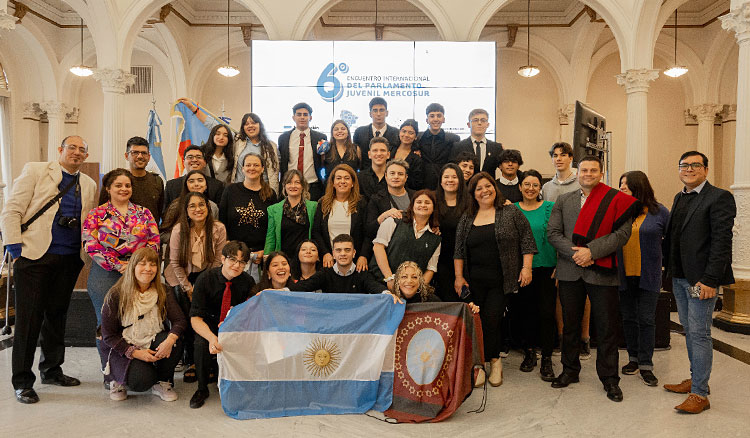 Fotografía Salta presente en el VI Encuentro Internacional de Parlamento Juvenil Mercosur