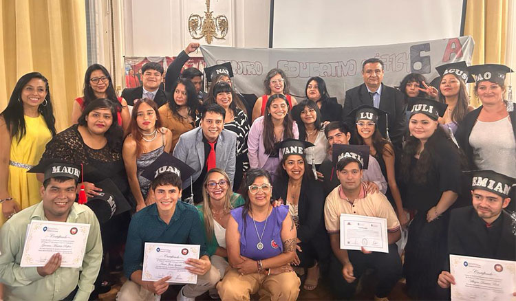 Fotografía Emotivo egreso de los alumnos de EPJA del Centro Educativo N° 7164
