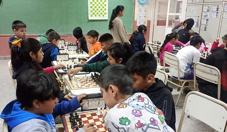 Fotografía: Escuelas Abiertas potencia la actividad lúdica con talleres de ajedrez