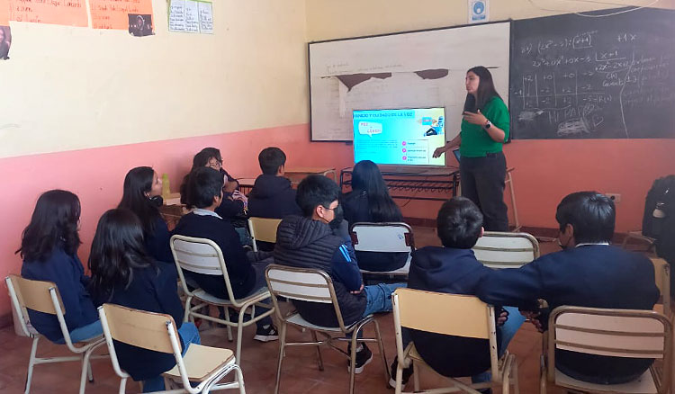 Fotografía: Medios escolares: estudiantes participaron de un taller de locución