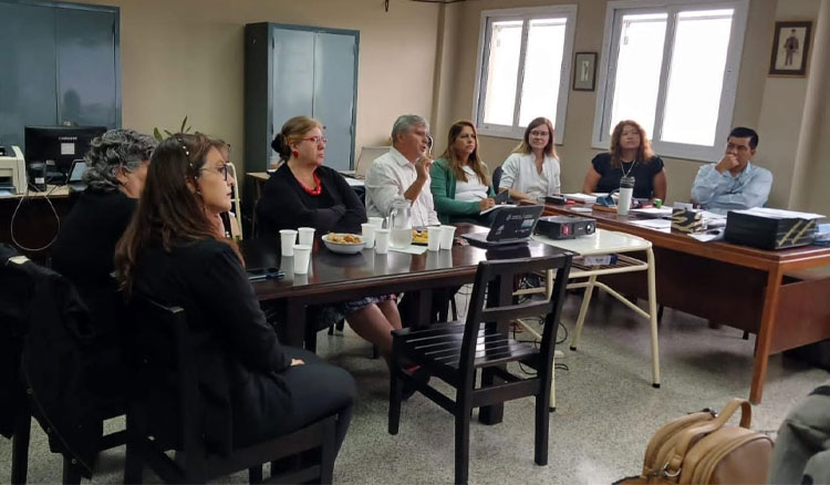 Fotografía: Reunión con supervisores de Nivel Superior sobre los resultados de las pruebas Aprender