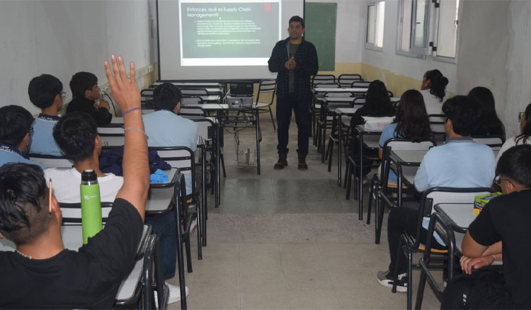 Imagen: Charlas de divulgación y recreación científica para estudiantes