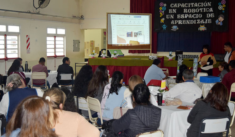 Fotografía: Continúan las capacitaciones en programación y robótica educativa