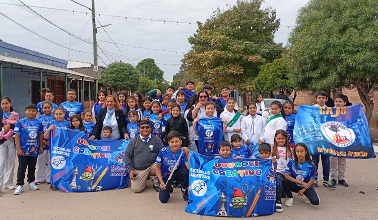 Fotografía: Día de la Independencia con gran participación de Escuelas Abiertas y Deporte Escolar
