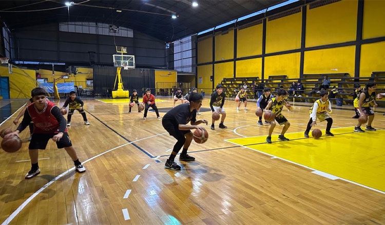 Fotografía: Docentes y talleristas se capacitan en básquet, vóley y handball
