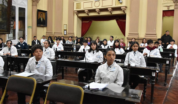 Fotografía: Estudiantes de séptimo grado conocieron el trabajo legislativo y fueron diputados por un día