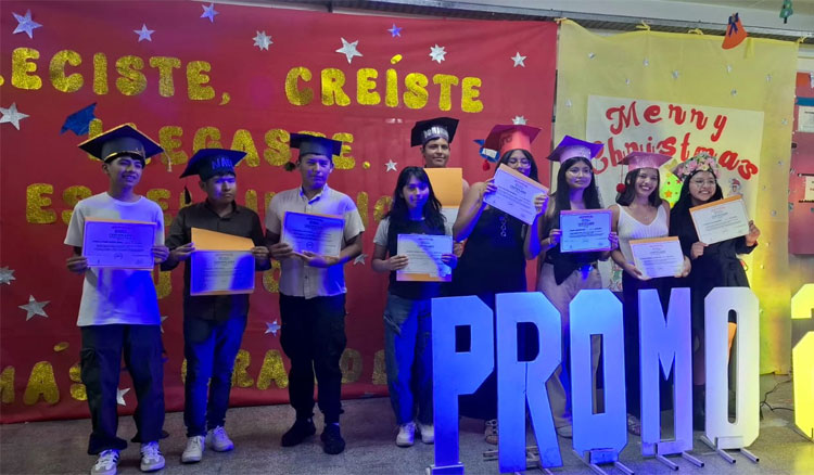 Fotografía: Estudiantes de Santa Cecilia y Solidaridad culminaron sus trayectorias en Idiomas