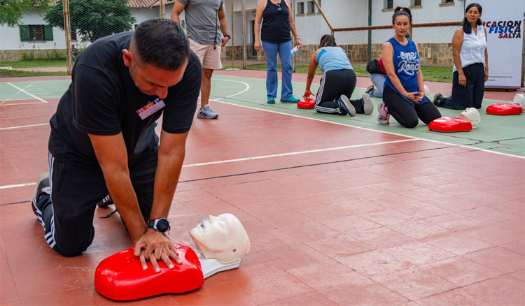 Fotografia: Docentes de Educación Física y Artística se capacitaron en RCP