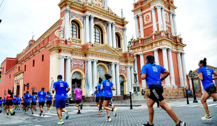 Fotografía: Más de 500 estudiantes participaron en la Media Maratón New Balance