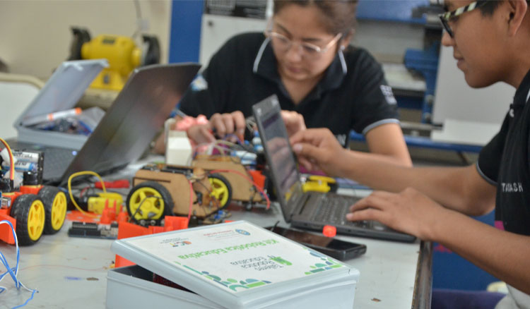 Robótica educativa: una capacitación para que los docentes enseñen a pensar, crear y resolver problemas
