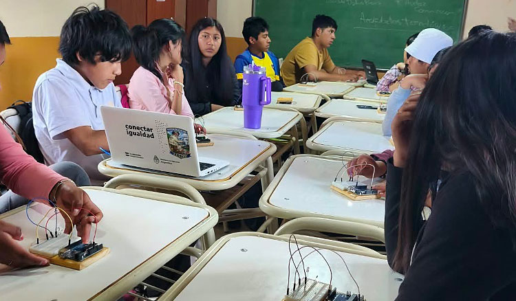 Robótica en la ruralidad: estudiantes de Amblayo crearon sus primeros proyectos