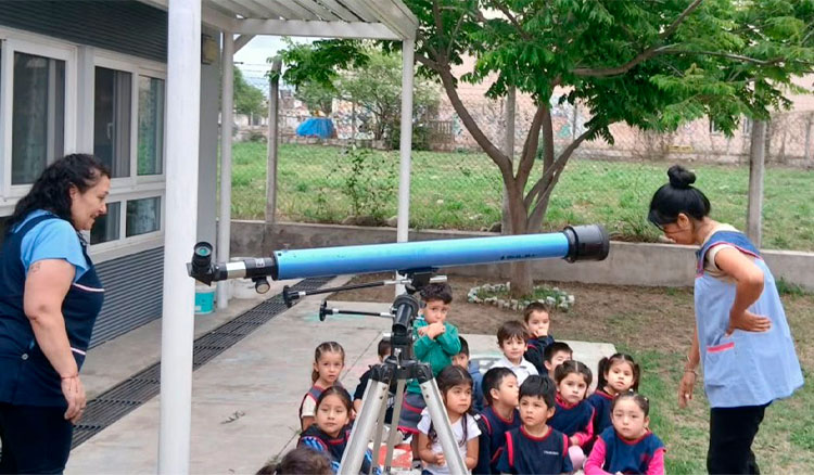 Fotografía: Niños de Nivel Inicial descubren la astronomía mediante el juego
