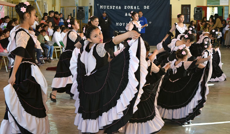 Realizaron muestras de ritmos y folklore en Escuelas Abiertas de Capital y El Carril