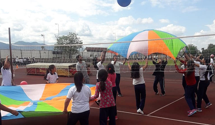 Niños de primaria participan del 8° Encuentro Recreativo de Atletismo