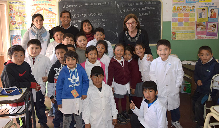 La ministra de Educación visitó escuelas de Cerrillos