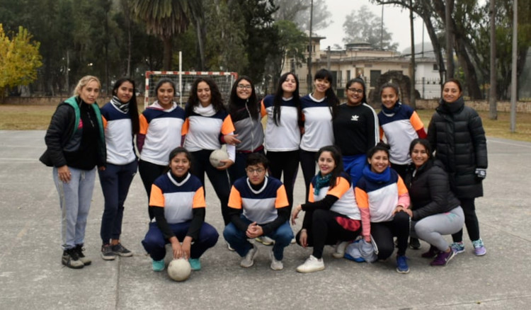 Comenzaron los intercolegiales de handball con la participación de 700 jóvenes de colegios secundarios