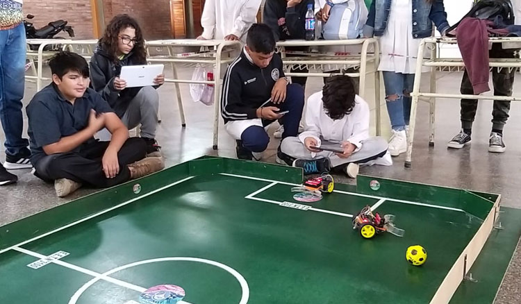 Estudiantes y docentes continúan apostando a la robótica educativa