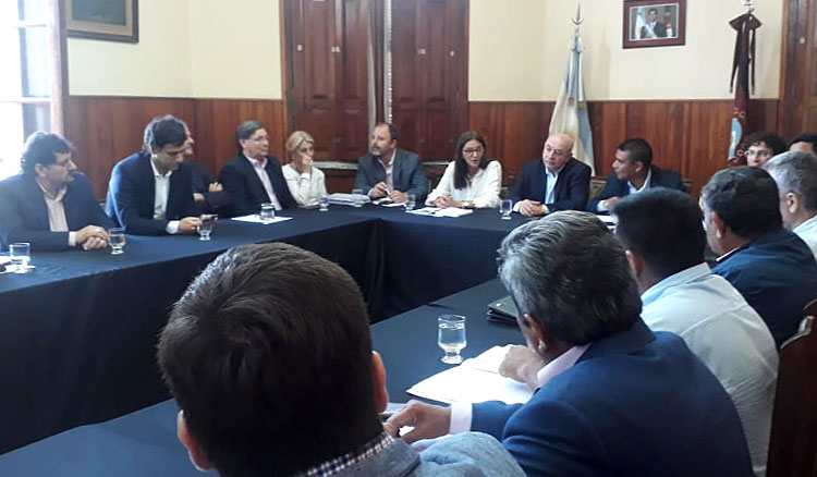 La ministra Berruezo y su equipo mantuvieron una reunión con senadores