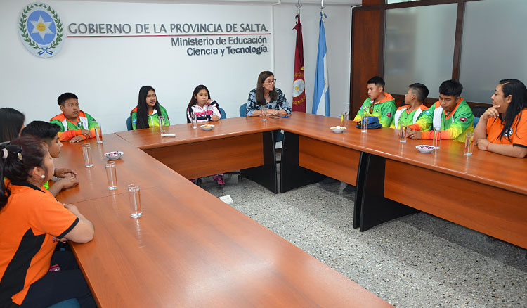 Alumnos de la comunidad chané visitaron Salta